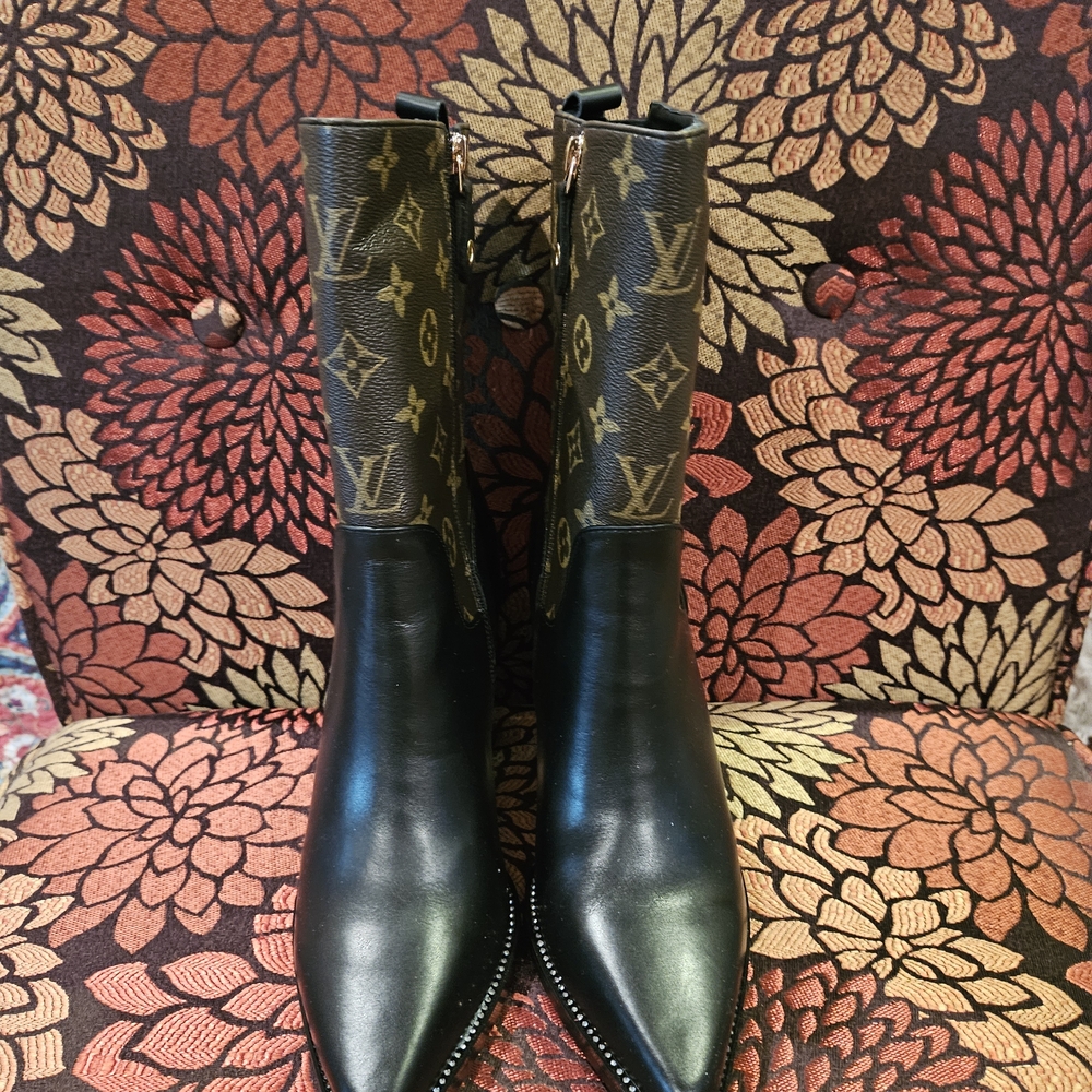 Elegant Black and Brown Women's Heeled Boots Size 9 - Picture 3 of 6